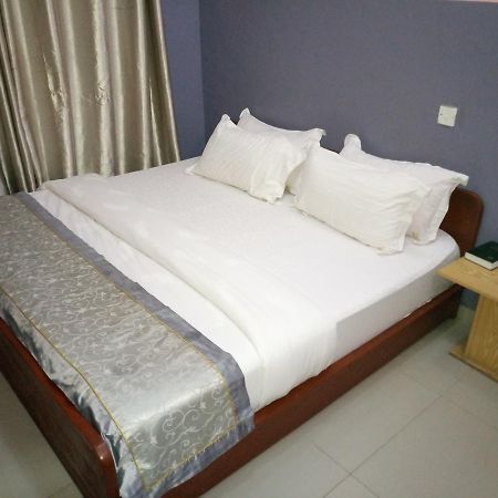 Glorious Hotel & Suites Ikotun Exteriör bild