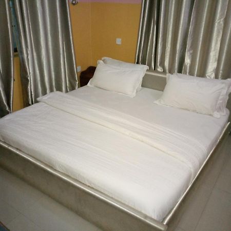Glorious Hotel & Suites Ikotun Exteriör bild