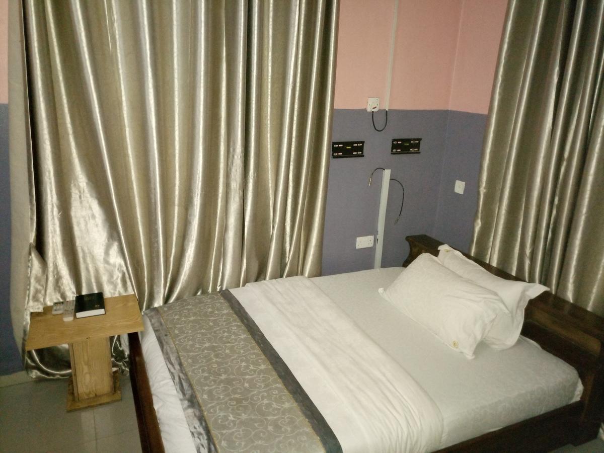 Glorious Hotel & Suites Ikotun Exteriör bild