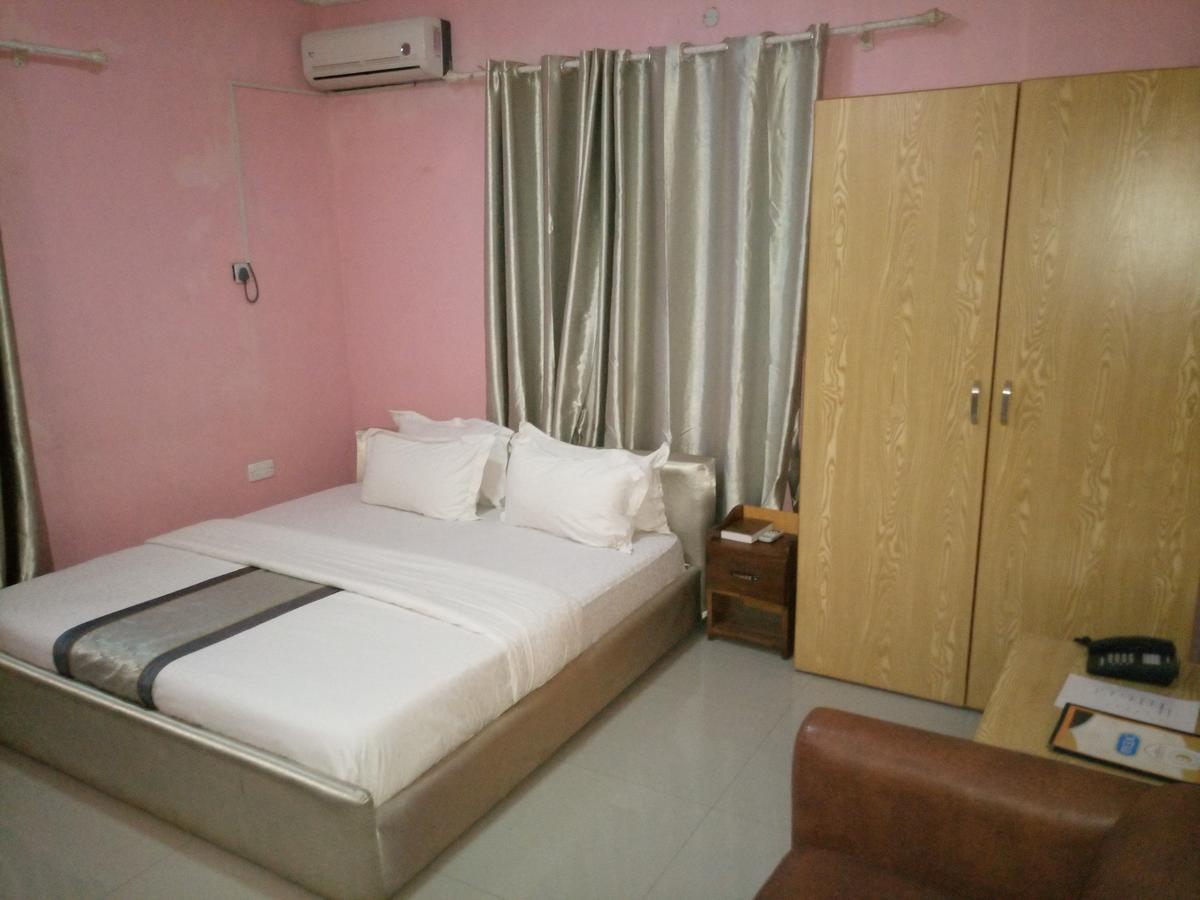 Glorious Hotel & Suites Ikotun Exteriör bild