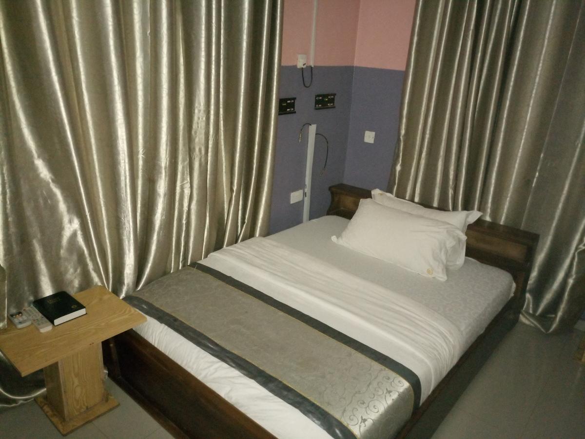 Glorious Hotel & Suites Ikotun Exteriör bild