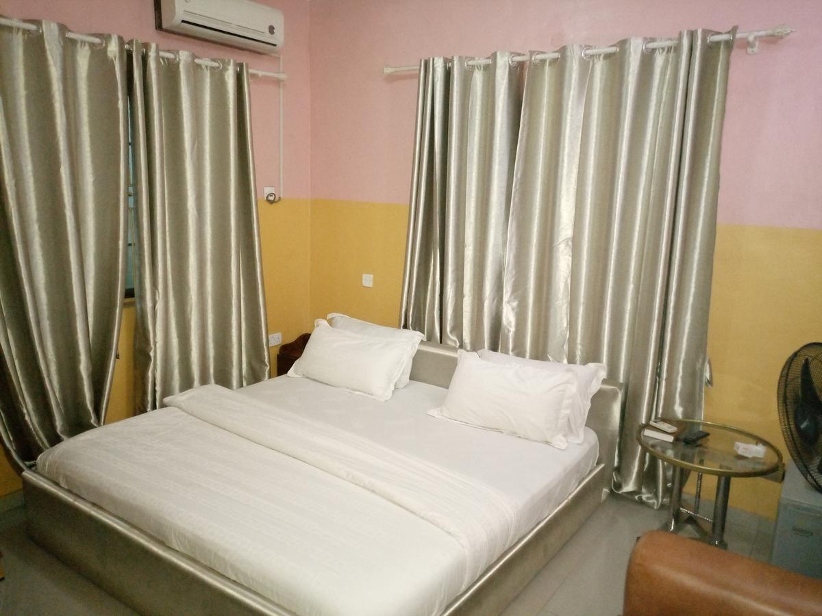 Glorious Hotel & Suites Ikotun Exteriör bild