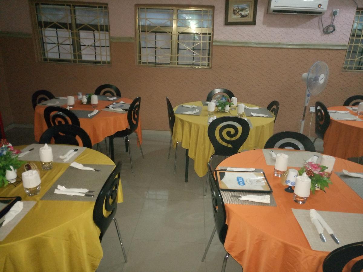 Glorious Hotel & Suites Ikotun Exteriör bild