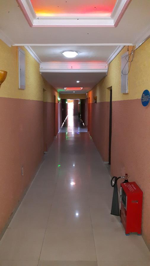 Glorious Hotel & Suites Ikotun Exteriör bild